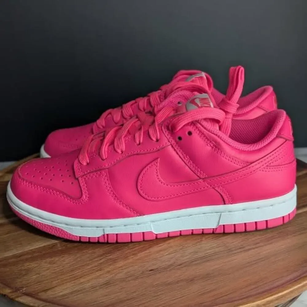 Women Nike Dunk Low Hyper Pink Size 6 DZ5196-600